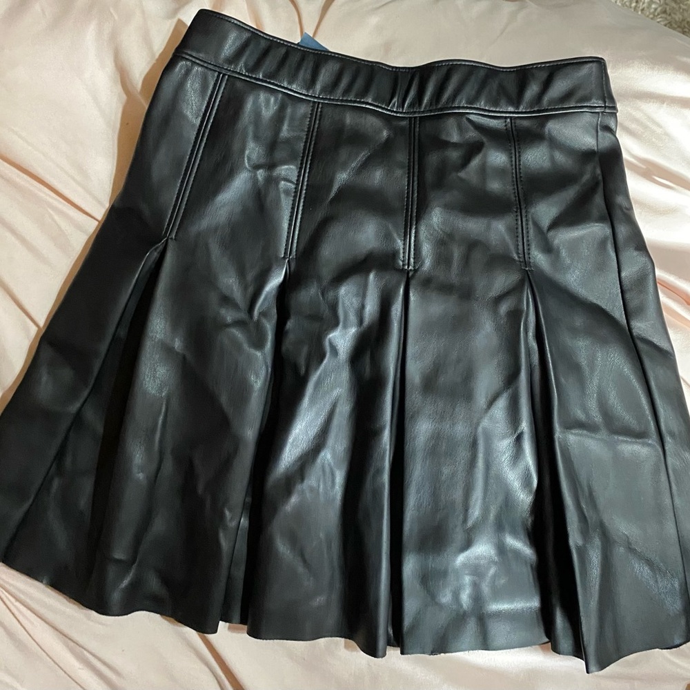 Hollister XS Ultra High-Rise Black Leather Pleated Skirt